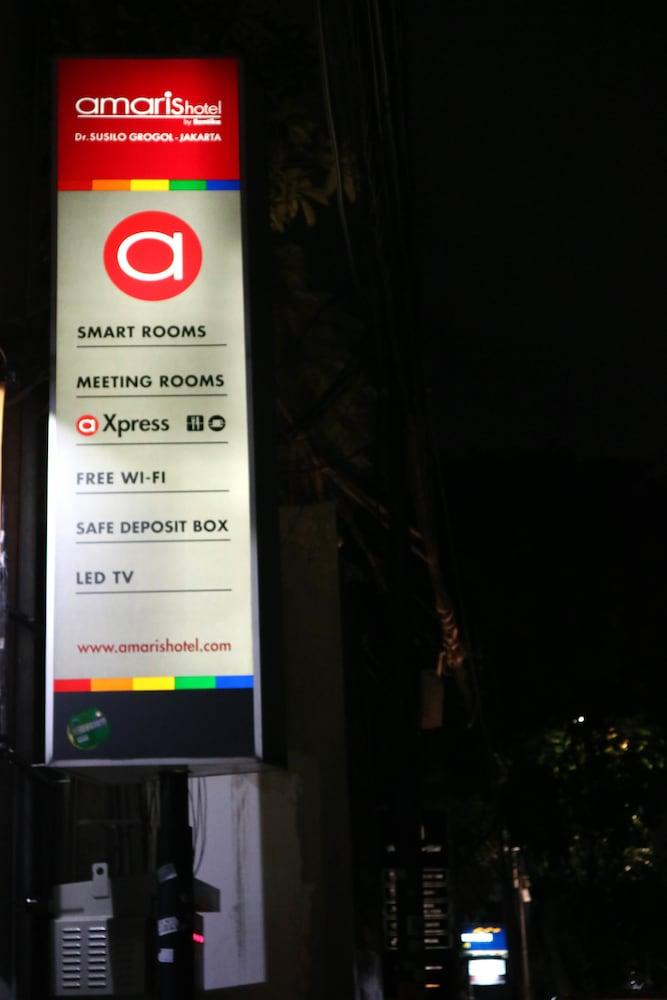 Amaris Hotel Dr. Susilo Grogol Jakarta Exterior photo